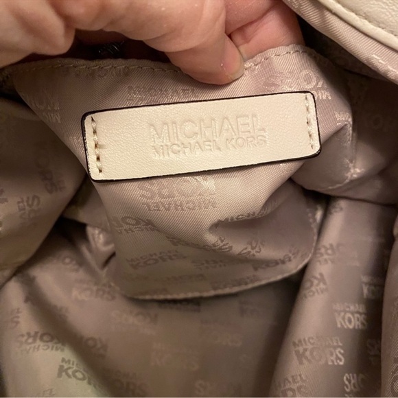 Michael Kors Ivory Leather Beverly Large Shoulder Bag Purse - Picture 11 of 14